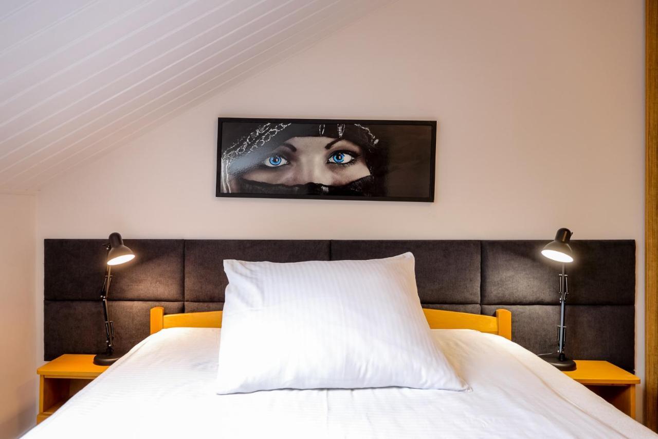 Dworek Rozany Hotel & Restauracja นามิสลอฟ ภายนอก รูปภาพ