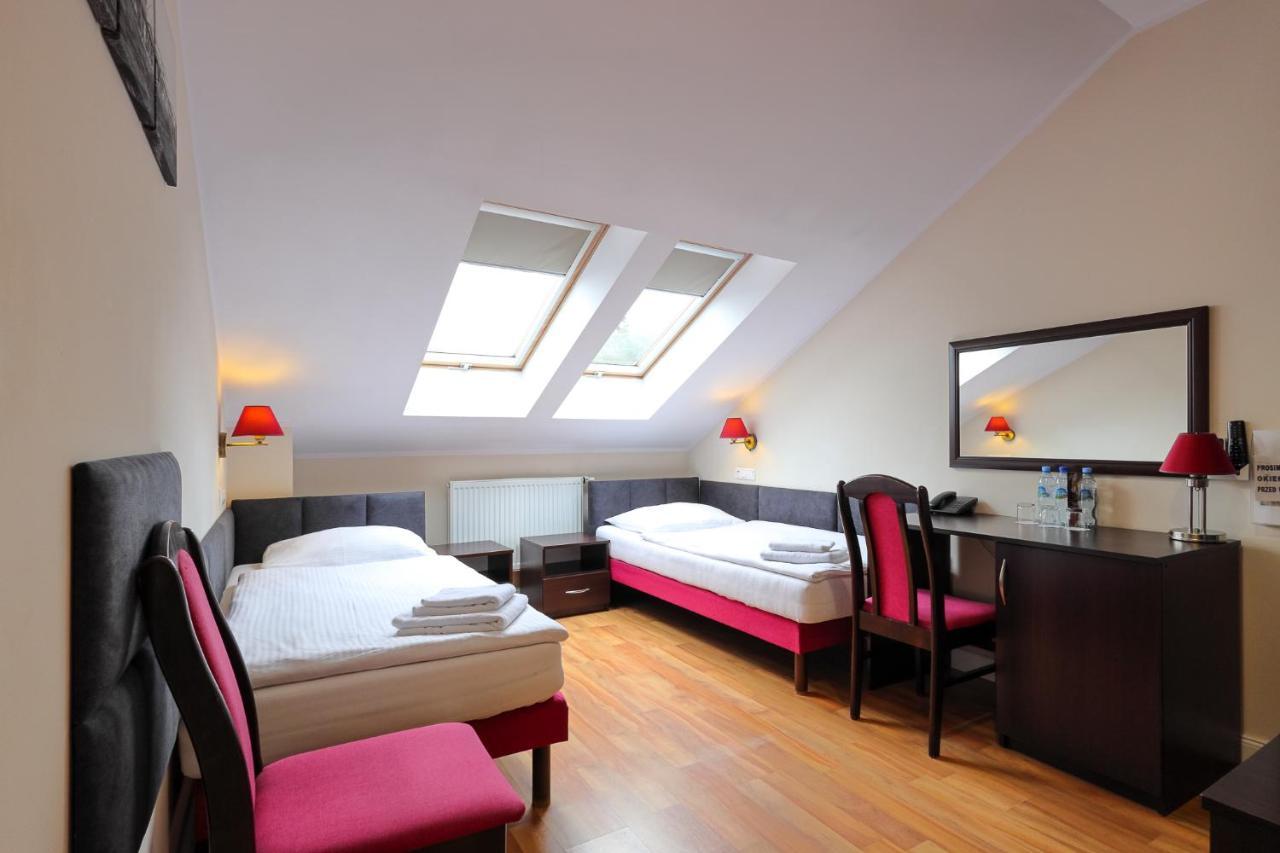 Dworek Rozany Hotel & Restauracja นามิสลอฟ ภายนอก รูปภาพ