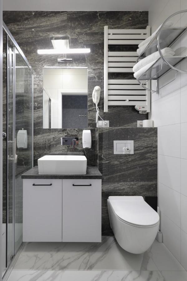 Dworek Rozany Hotel & Restauracja นามิสลอฟ ภายนอก รูปภาพ