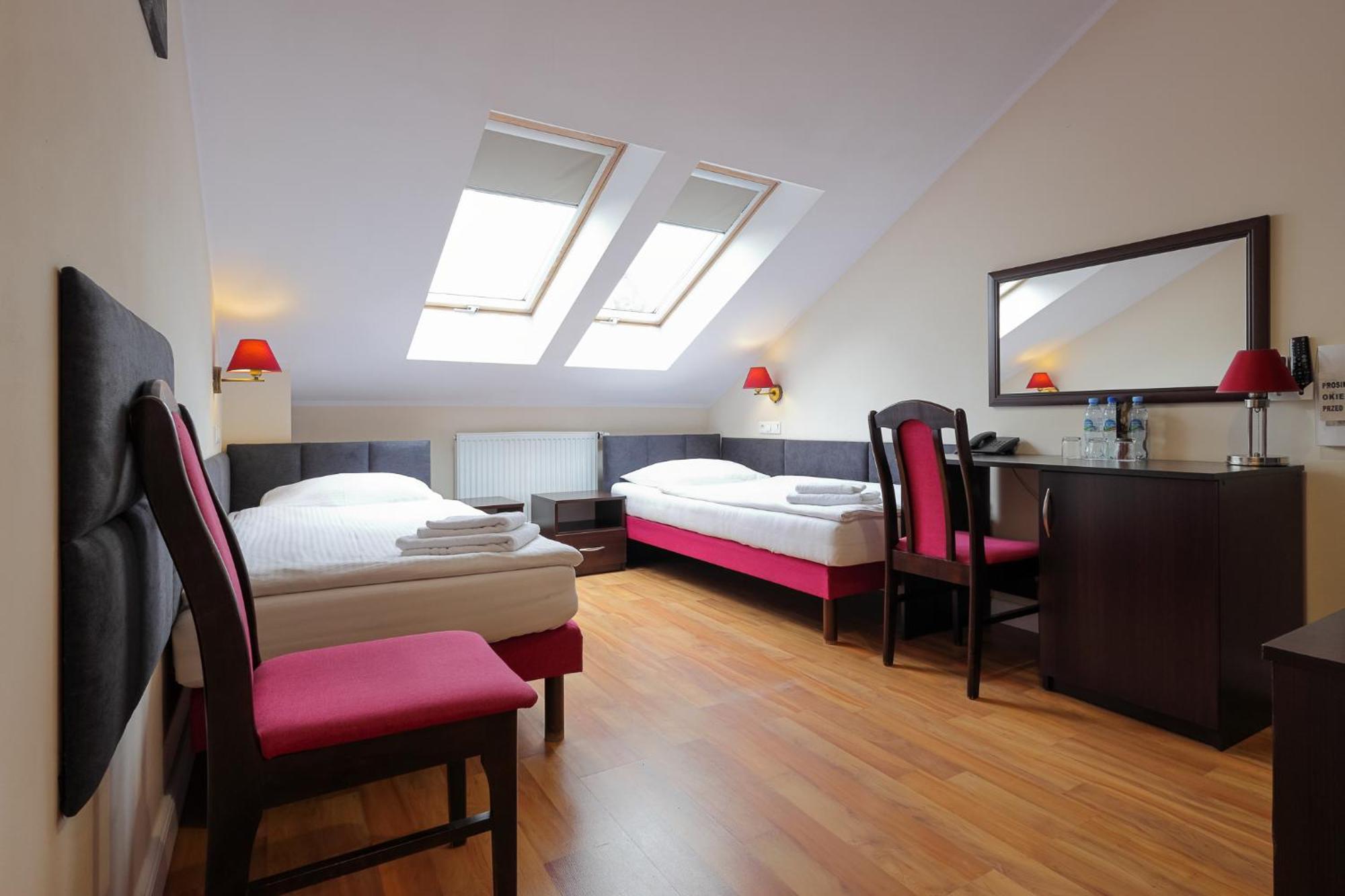 Dworek Rozany Hotel & Restauracja นามิสลอฟ ภายนอก รูปภาพ