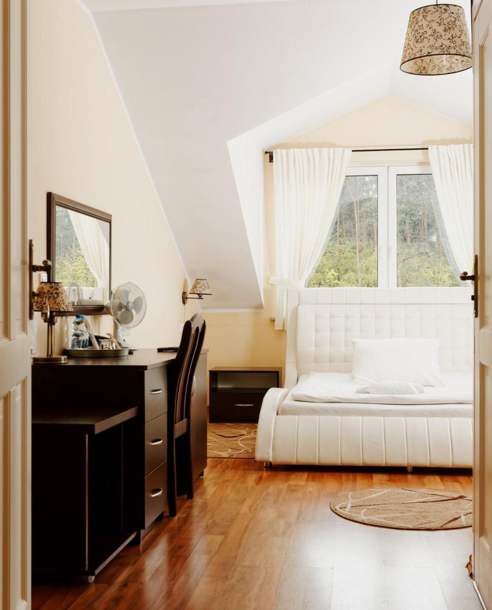 Dworek Rozany Hotel & Restauracja นามิสลอฟ ภายนอก รูปภาพ