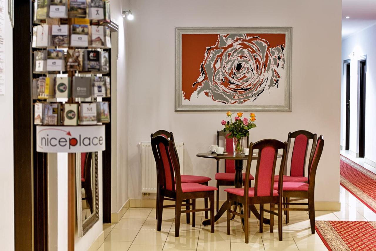 Dworek Rozany Hotel & Restauracja นามิสลอฟ ภายนอก รูปภาพ