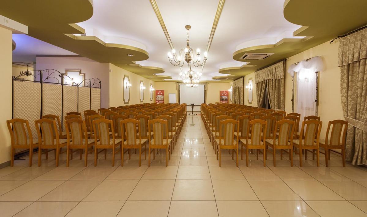 Dworek Rozany Hotel & Restauracja นามิสลอฟ ภายนอก รูปภาพ