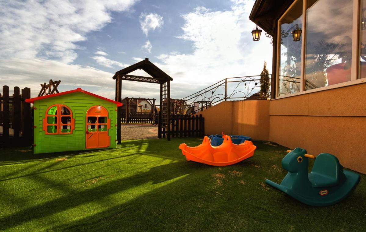 Dworek Rozany Hotel & Restauracja นามิสลอฟ ภายนอก รูปภาพ